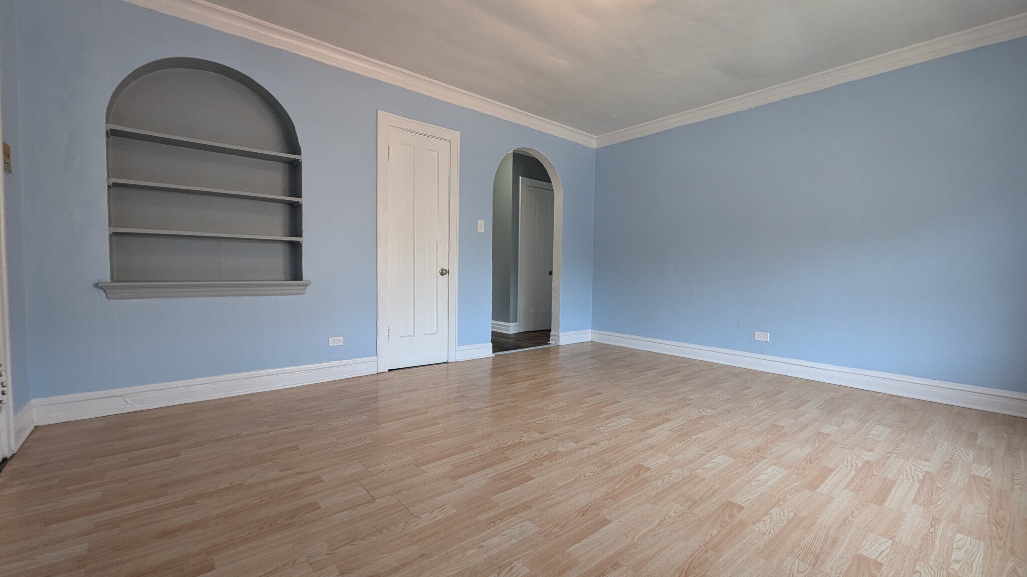 Building Photo - 7416 N Rogers Ave