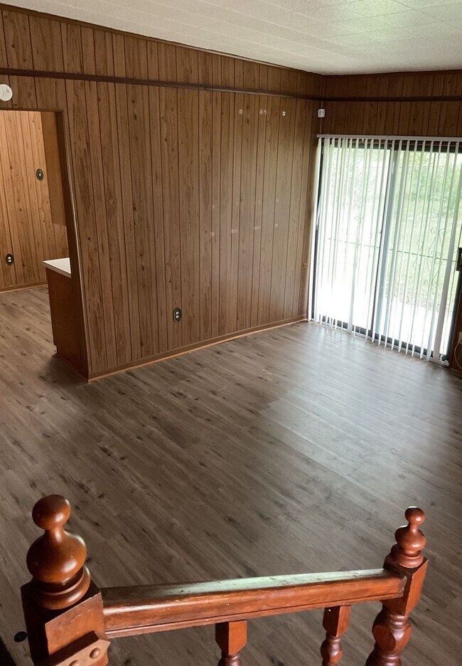 Building Photo - AVAILABLE NOW!