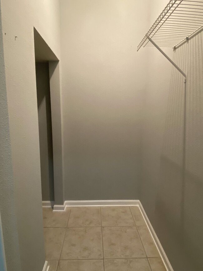 Building Photo - Herons Landing Water/Sewer/Cable/Internet included