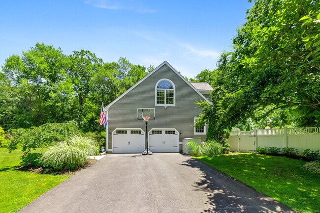 Building Photo - 1 Boxwood Rd