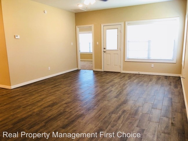 Building Photo - 9800 Mylea Cir