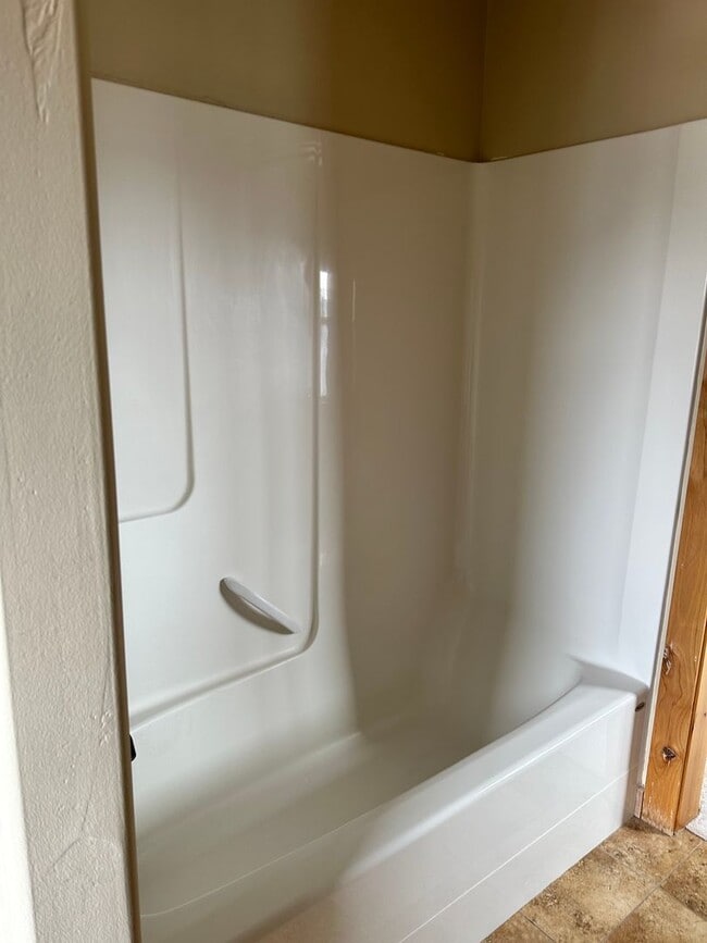 Building Photo - Large Beautiful Condo with Many Upgrades!!