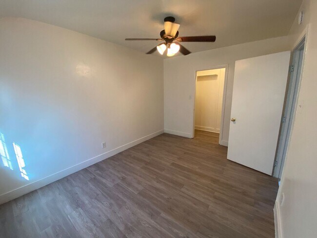 Building Photo - Cute 2 bedroom!