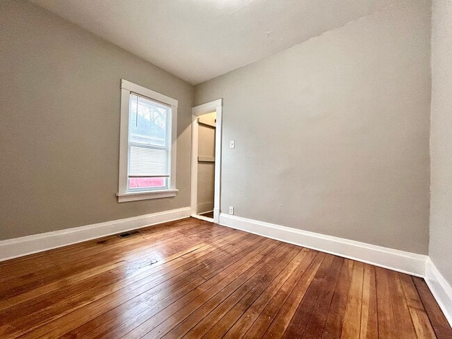 Building Photo - Three Bedroom Home in Muskegon