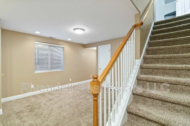 Building Photo - 1529 Spring Water Way