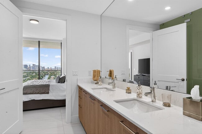 Building Photo - 153 N Seabreeze Blvd