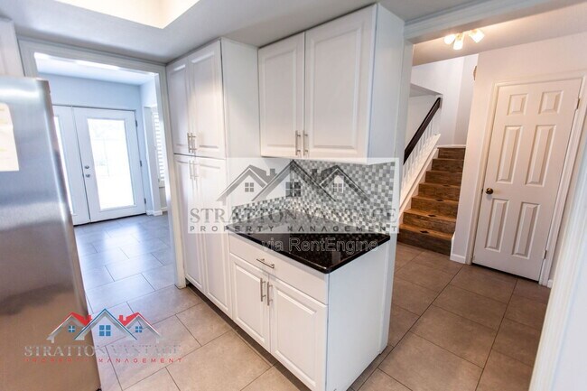 Building Photo - 310 E Bluebell Ln