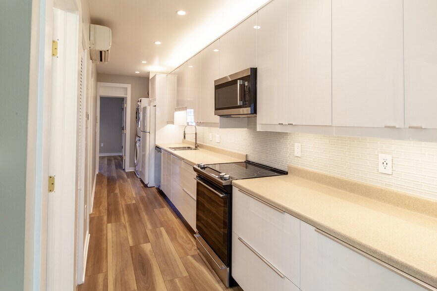 Building Photo - 1908 Constitution Ave NE