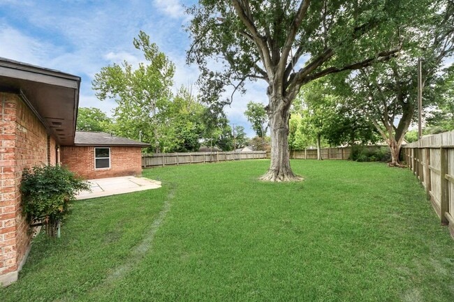Building Photo - 9615 Meadowvale Dr