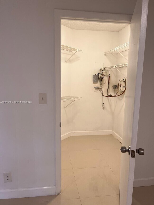 Building Photo - 8290 Lake Dr