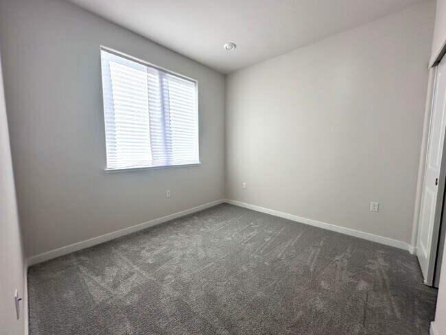 Building Photo - 8024 Pasadena Dr
