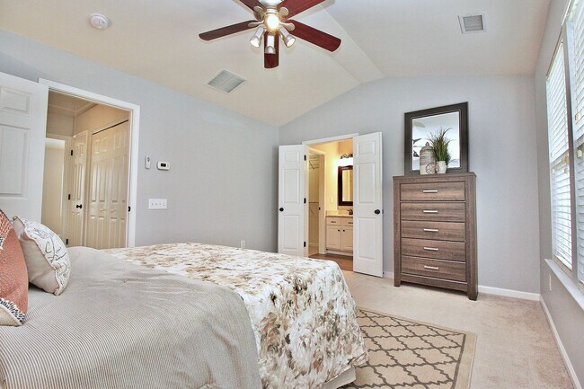 Building Photo - Townhome in South Park for Rent!