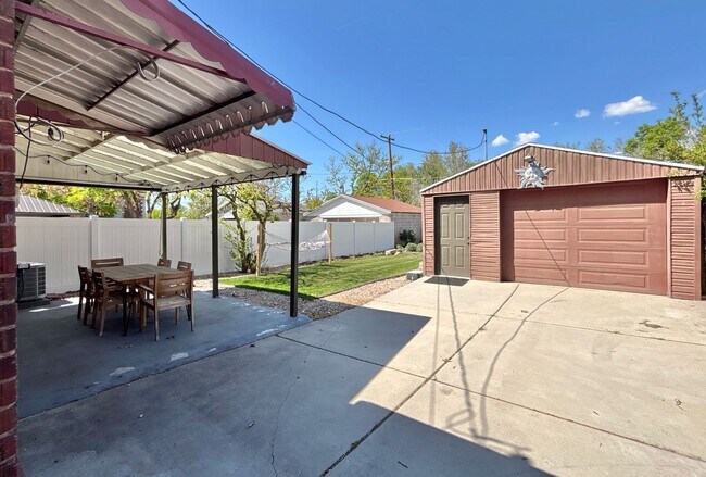 Building Photo - 631 Downington Ave S