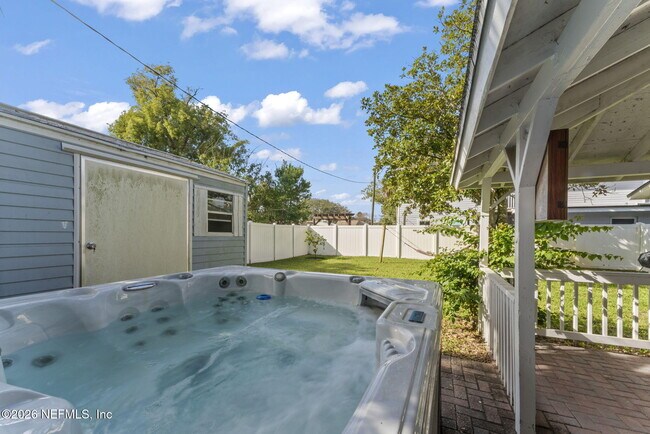 Building Photo - 618 8th Ave N