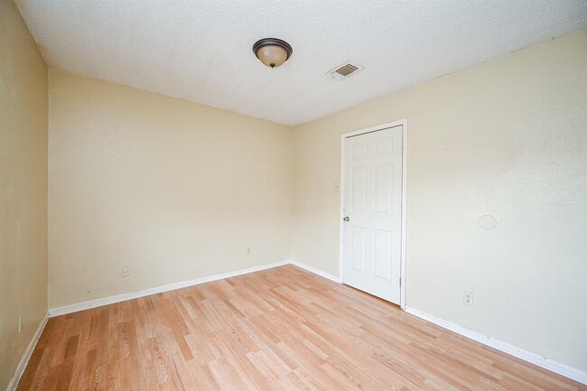 Building Photo - 12300 Brookglade Cir