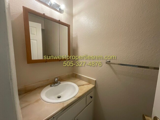 Building Photo - 1701 E Cliffside Dr