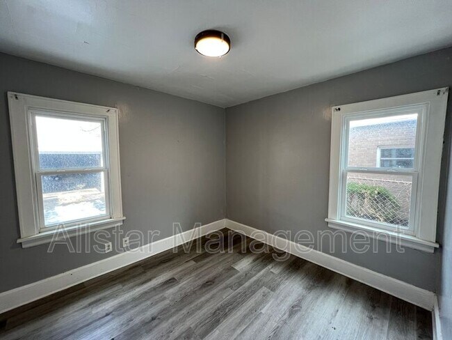 Building Photo - 539 E Cuyahoga Falls Ave