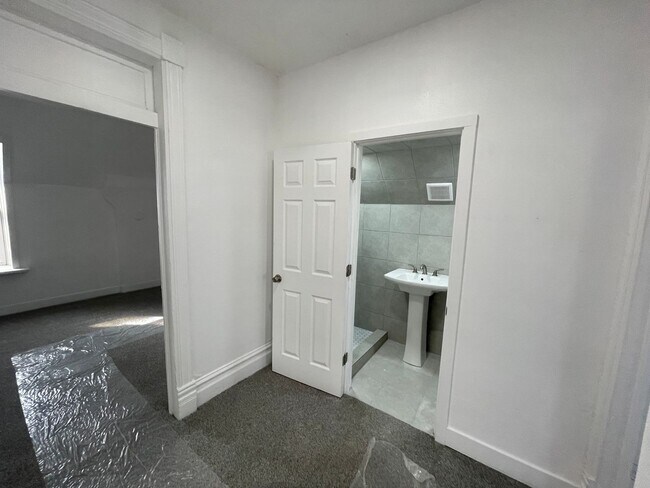 Building Photo - 13224 S Redwood Rd