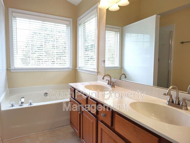 Building Photo - 9405 Mitchell Glen Dr