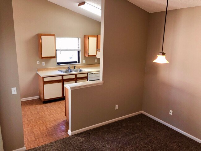 Building Photo - 3/2 Pool Home in Alafaya Woods - Renovated 2021