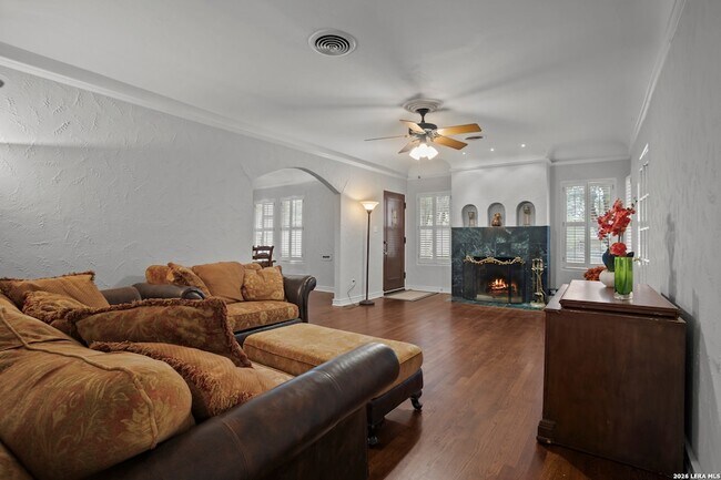 Building Photo - 144 Greenlawn Dr