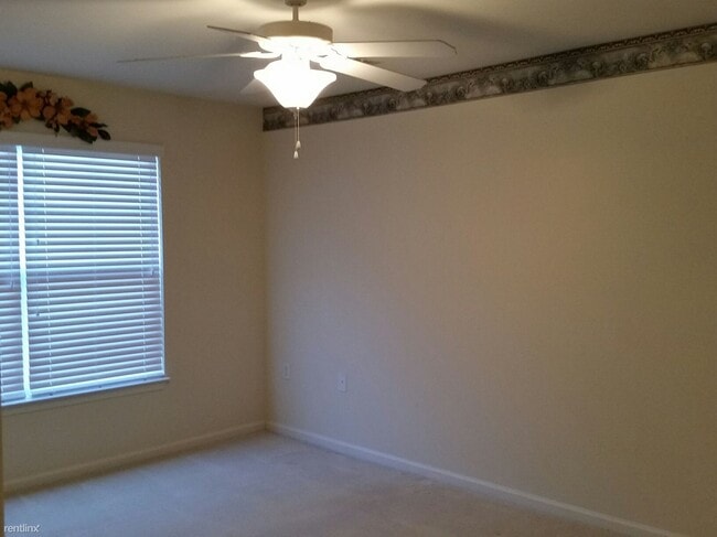 Building Photo - 2 br, 2 bath  - 7108 W Friendly Ave Unit 105