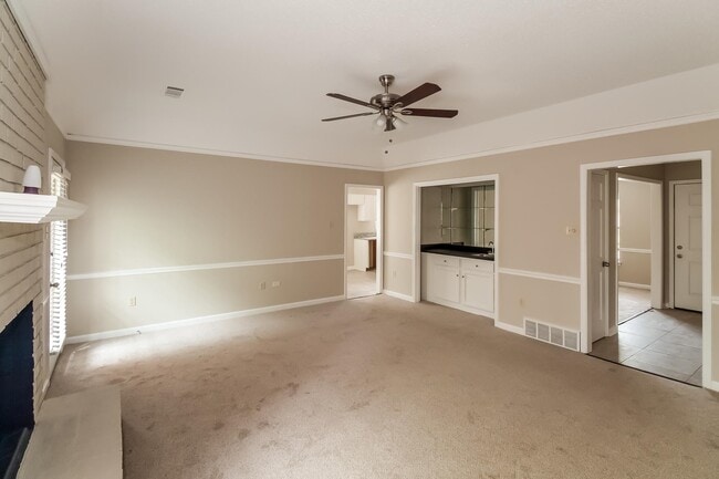 Building Photo - 6755 Cleary Dr