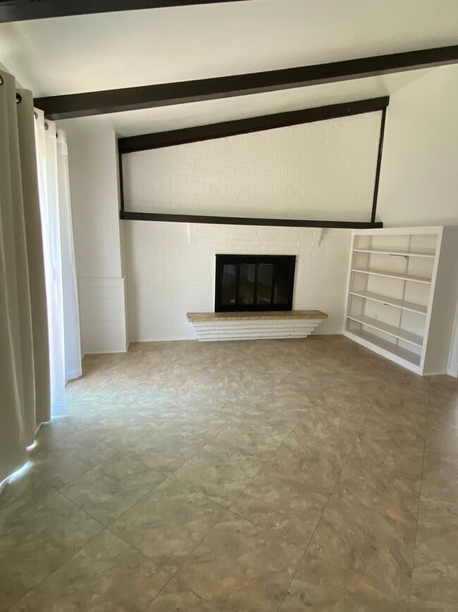 Family Room - 1018 N Kevin Rd