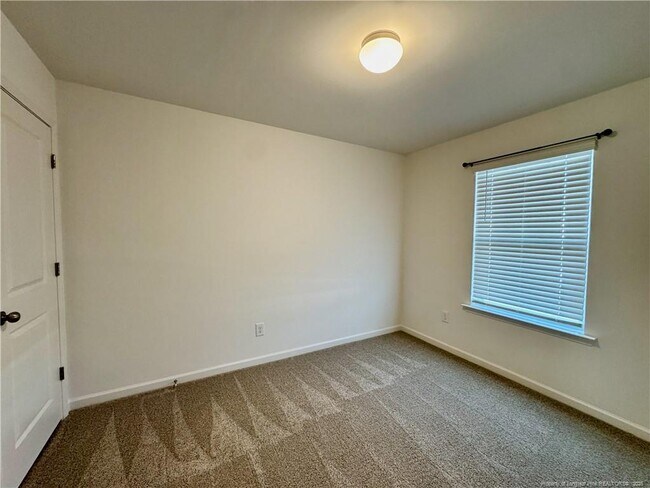 Building Photo - 81 Camel Crazies Pl