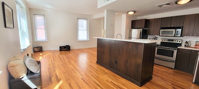 Building Photo - 125 Washington St