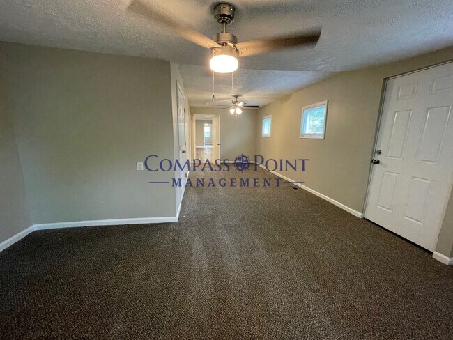 Building Photo - Newly Renovated Just For You!