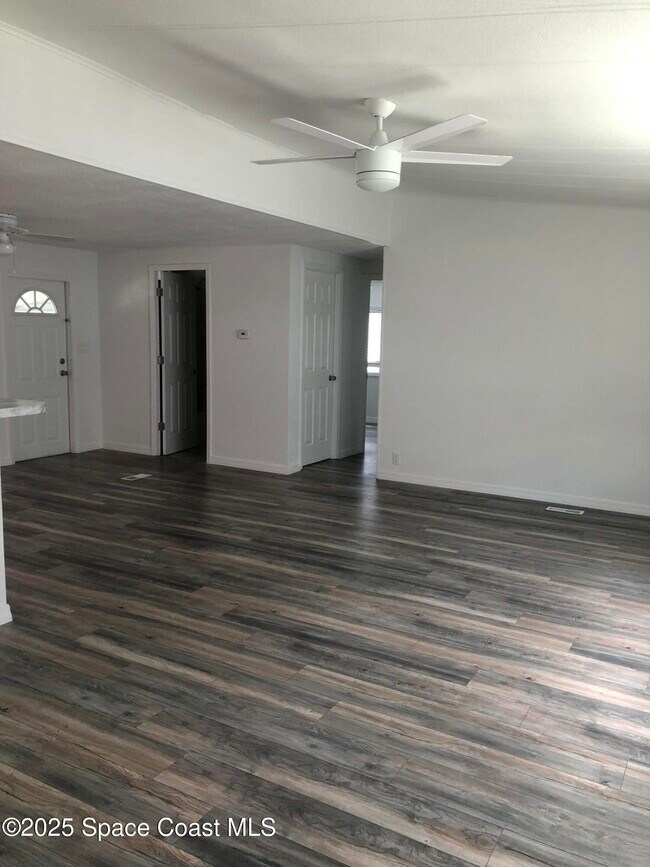 Building Photo - 522 Egret Cir