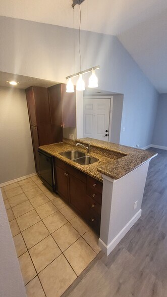 Building Photo - 5140 Conroy Rd