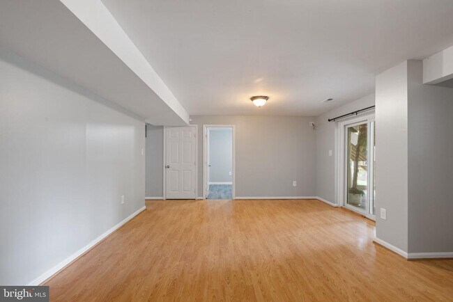 Building Photo - 8527 Silverview Dr