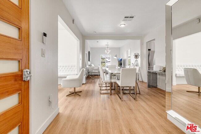 Building Photo - 6212 Santa Monica Blvd