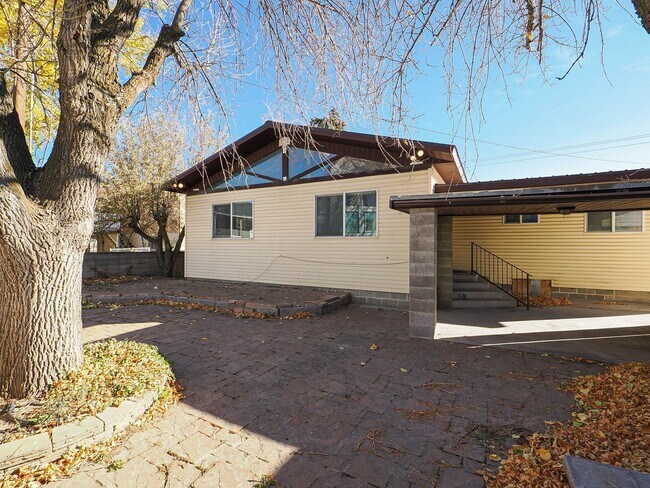 Building Photo - 785 N 500 W