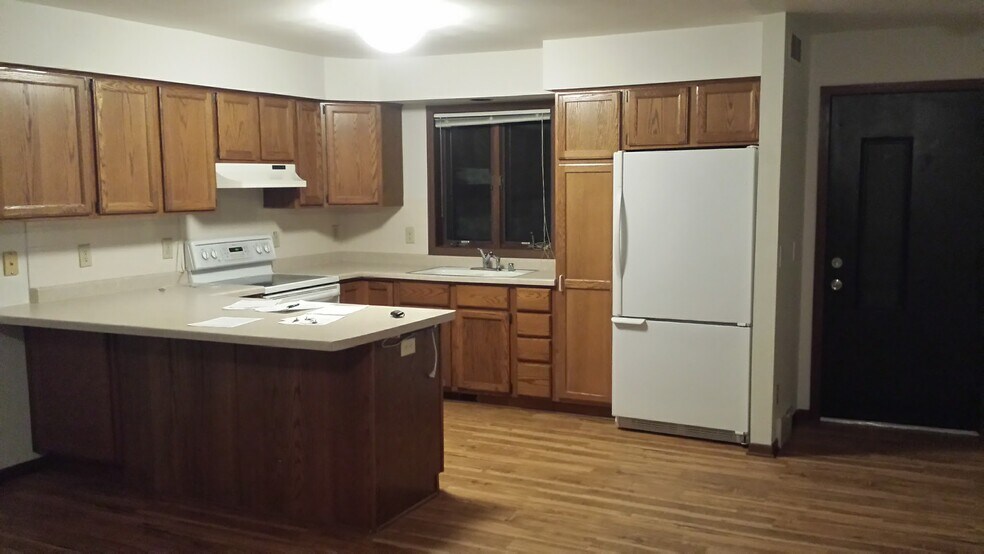 Kitchen - 731 Crawford Dr