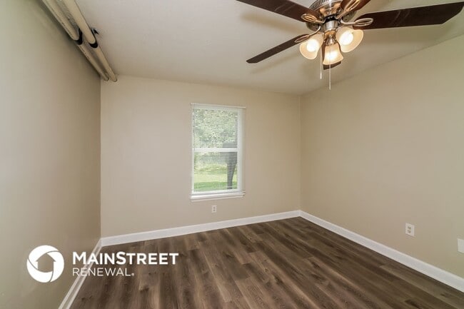 Building Photo - 1339 S 28th St