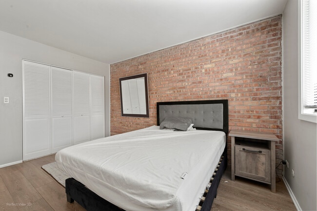 Building Photo - 1750 Henley St