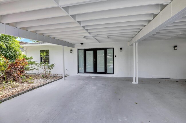 Building Photo - 1608 SW 5th Ct