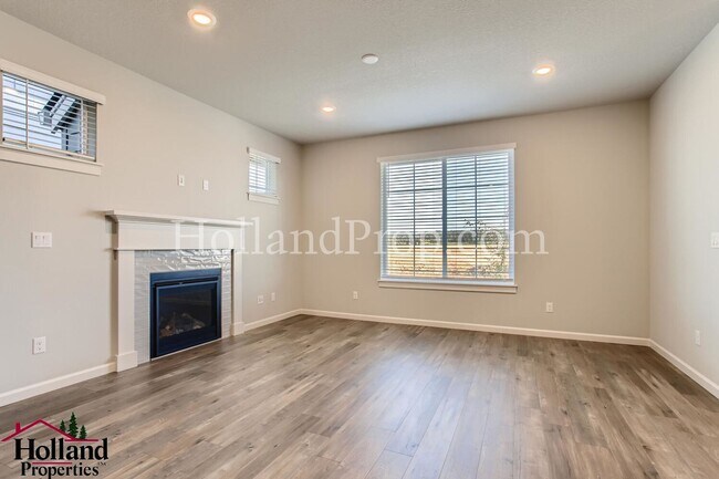 Building Photo - Gorgeous 4 Beds 2.5 Baths Single Family in...