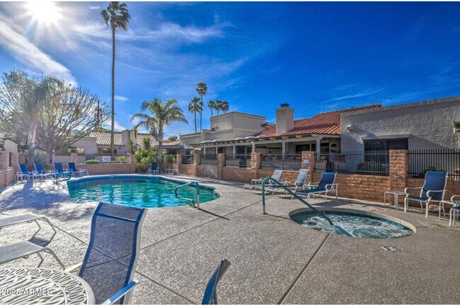 Building Photo - 7653 E Vista Dr