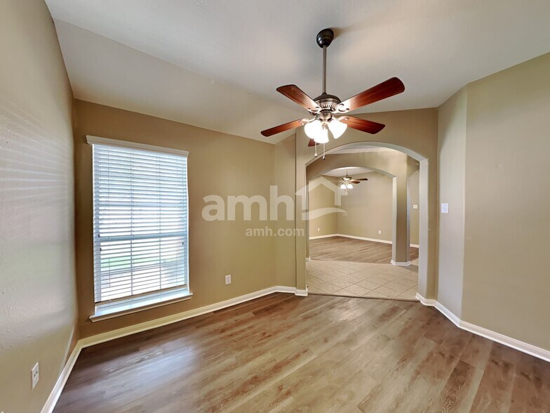 Building Photo - 3523 Pine Valley Dr