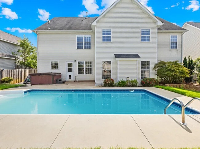 Building Photo - 135 Elba Dr