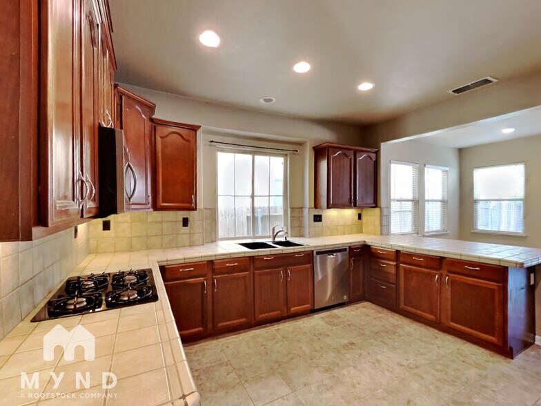 Building Photo - 3532 Silverwood Rd