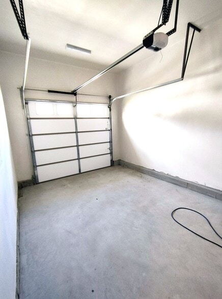 Building Photo - 34-34 W Valley Cir