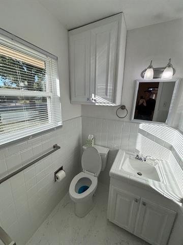 Building Photo - 1303 Park Center St