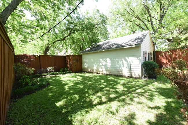 Building Photo - Walk to Inwood Village! Charming 3 bed 3 b...