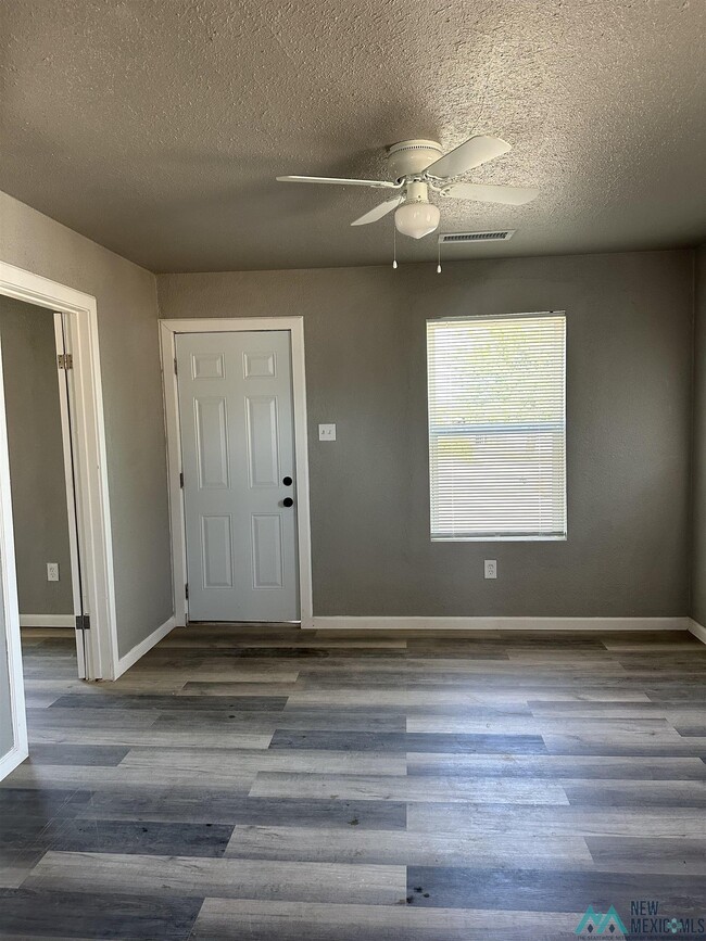 Building Photo - 1009 S Lea Ave
