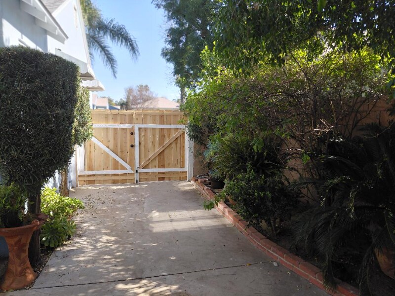 Building Photo - 7425 Gloria Ave